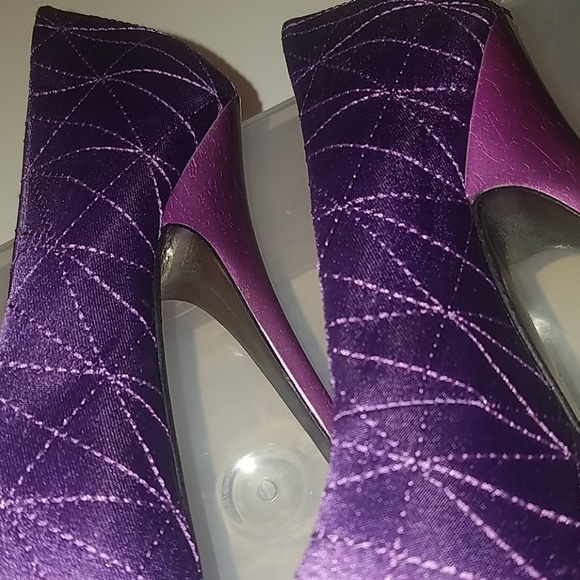 Like New Bebe satin quilted purple heels pumps - Picture 7 of 7